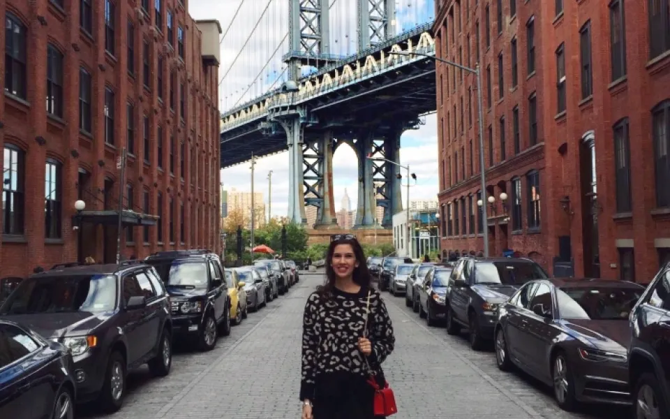 Dewi tijdens haar stage in New York 2