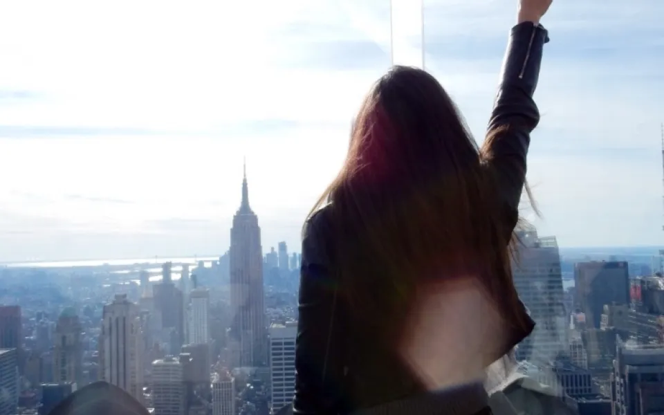 Dewi tijdens haar stage in New York 5