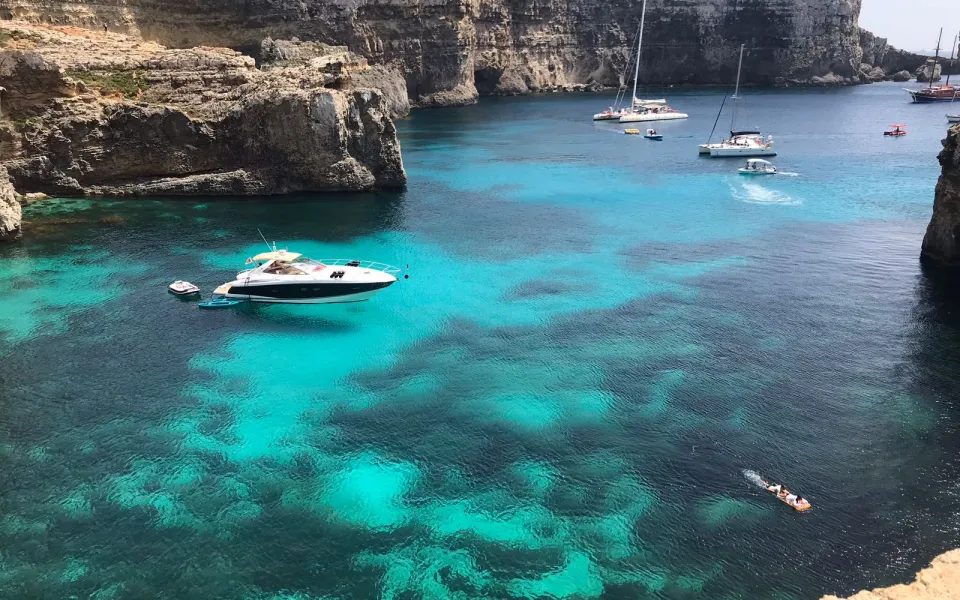 Diren tijdens zijn stage op Malta